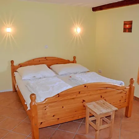 Augustin Mit Reetdach *