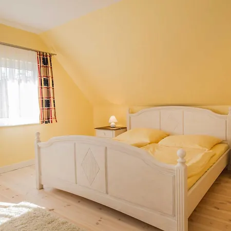 Ferienhaus Augustin Mit Reetdach Baabe