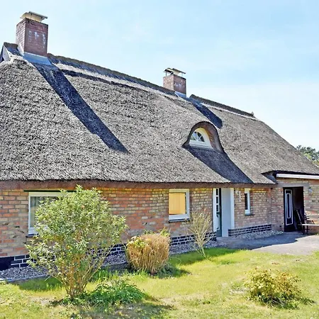 Augustin Mit Reetdach * Baabe