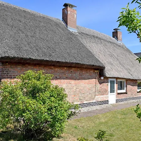 Augustin Mit Reetdach 펜션