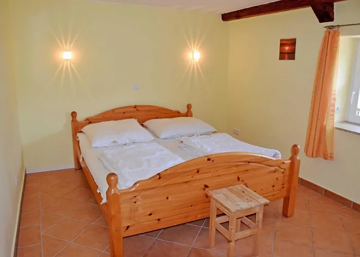 Augustin Mit Reetdach *