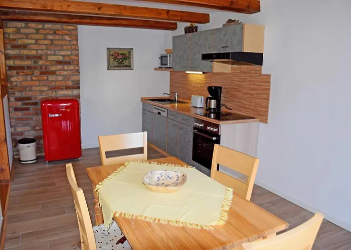 Feriehus Augustin Mit Reetdach Baabe