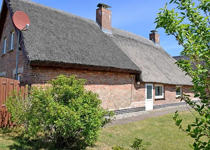 Augustin Mit Reetdach Feriehus